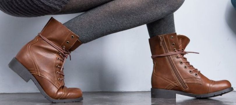 Bottines à lacets et féminité